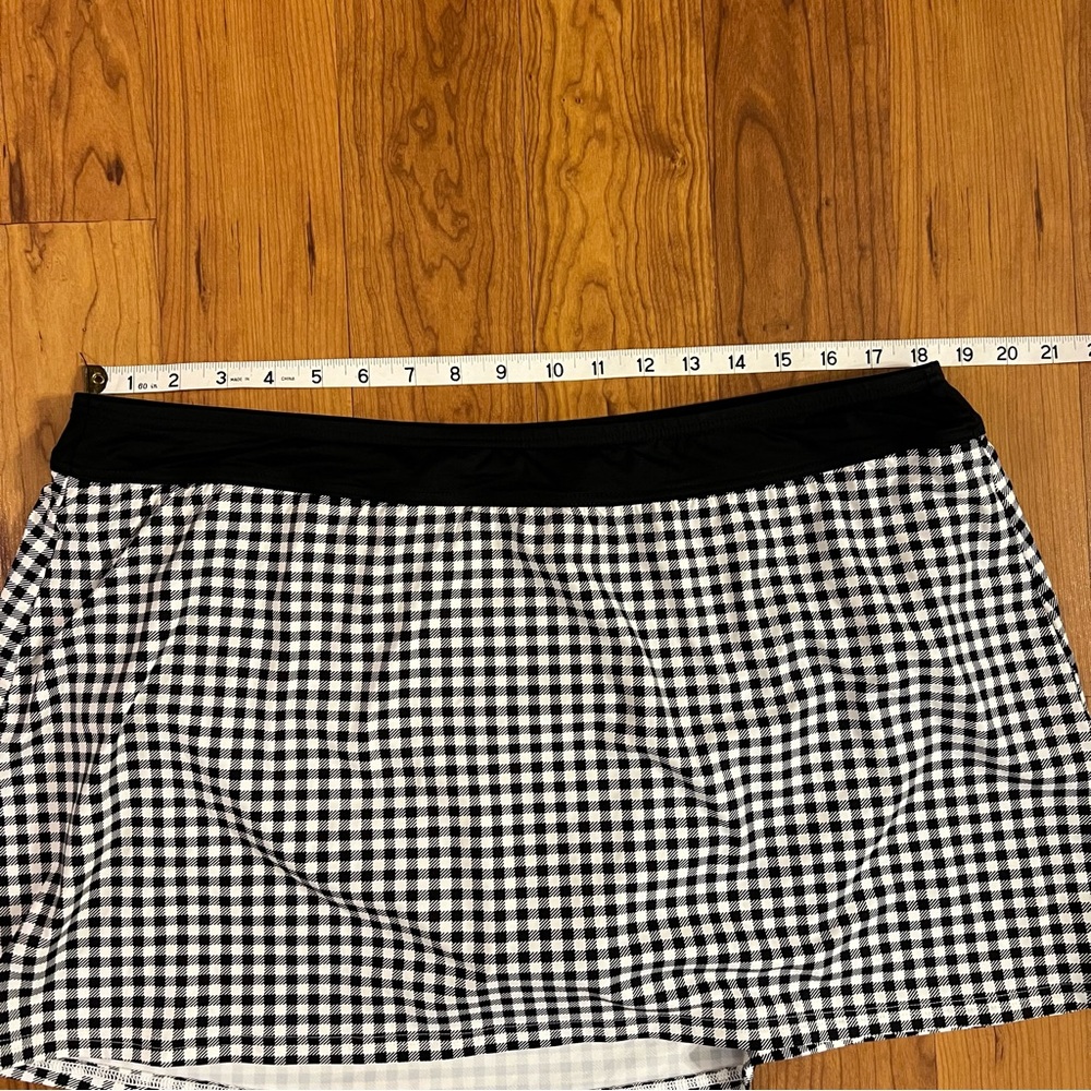Lands’ End 18W Black/White Tummy Control Swim Skirt, Excellent Condition - Picture 5 of 6